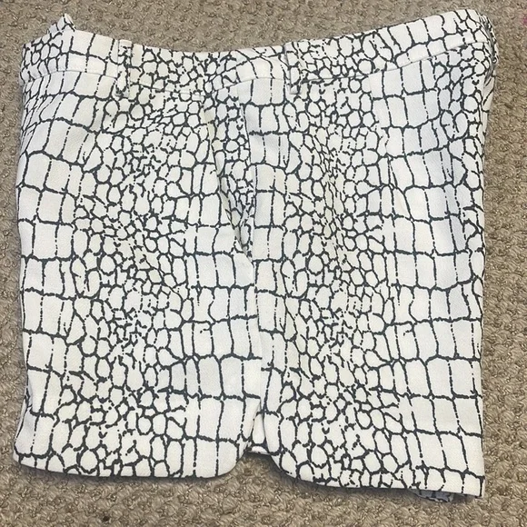 Shorts - Picture 3 of 3